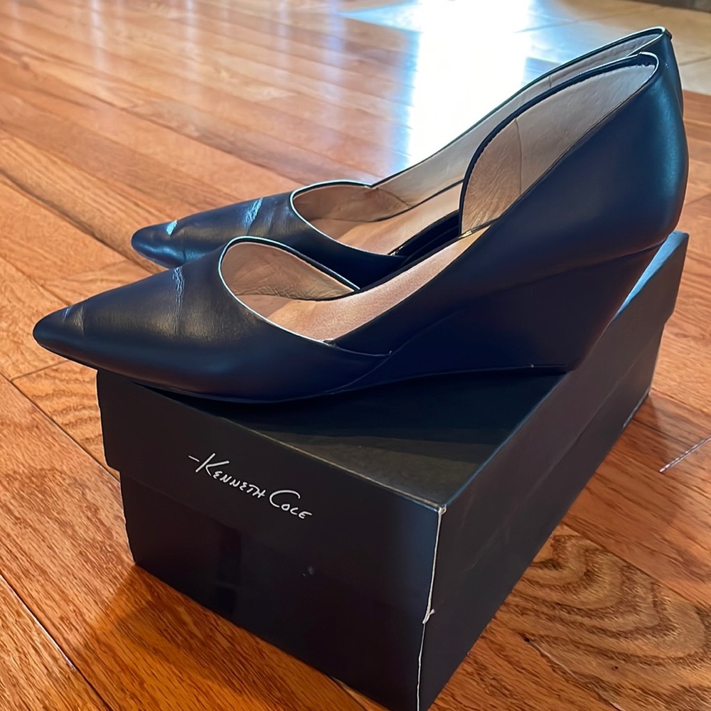 Kenneth Cole size 8 blue wedges